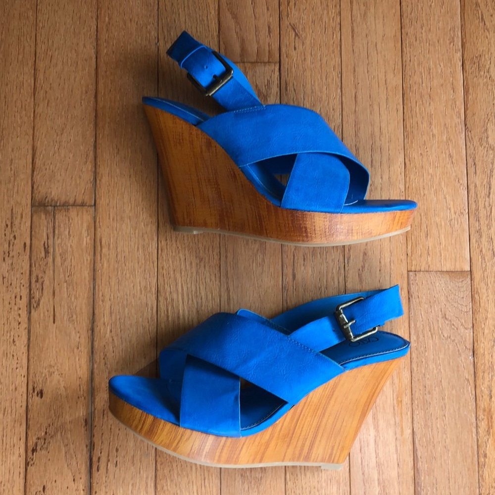 CATO Wedge Blue & Beautiful!!! 10M NEW!